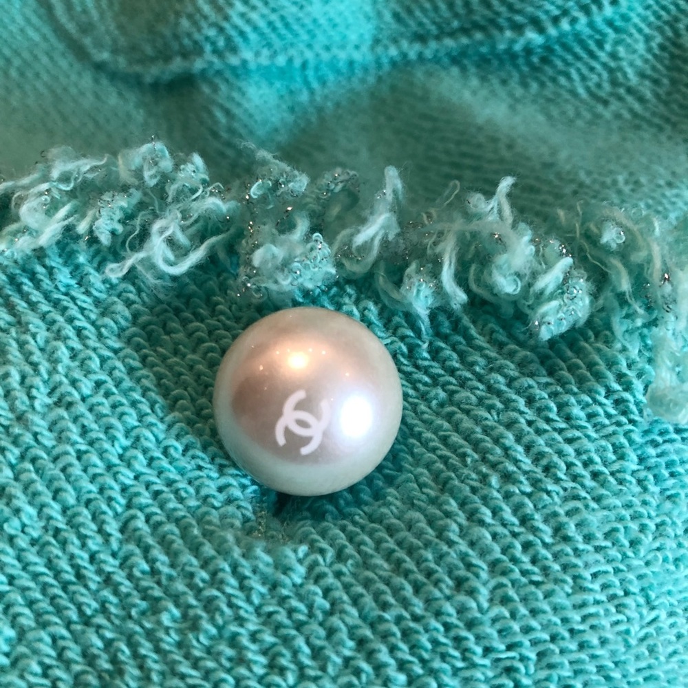 Gorgeous Chanel Green jacket w/Pearl Embellishment, beautiful Metallic Thread - Picture 3 of 12